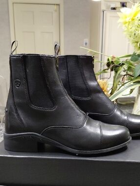 Ariat 4LR Black Leather Women’s All-Purpose, Zip-Up, New-Condition,Combat Boots